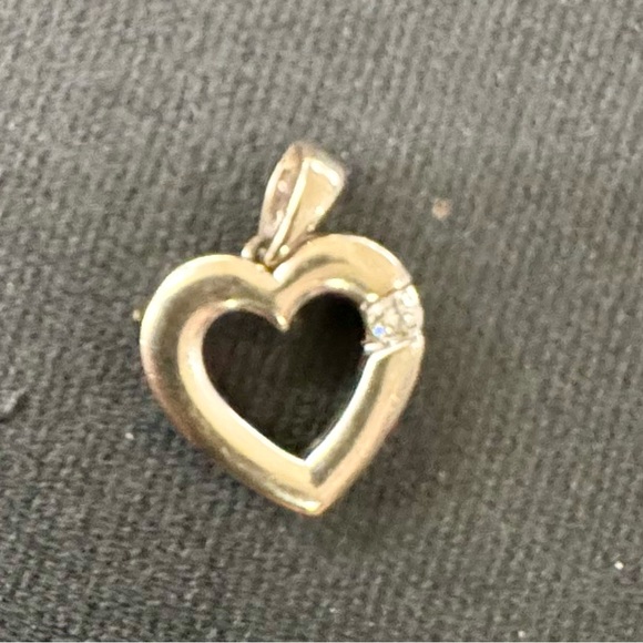 14k heart white gold  pendant with diamond - Picture 1 of 3